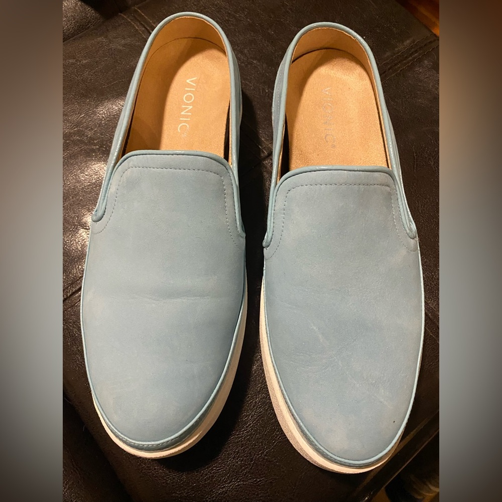 VIONIC- Effortless slipon sneaker size 9